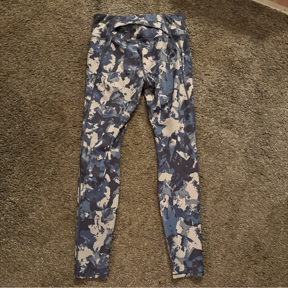 Duluth Trading Co Abstract Blue and Cream Jeggings - Picture 4 of 5